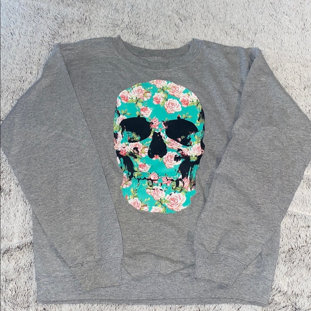 Empyre - Gray Sweatshirt with Floral Skull Design